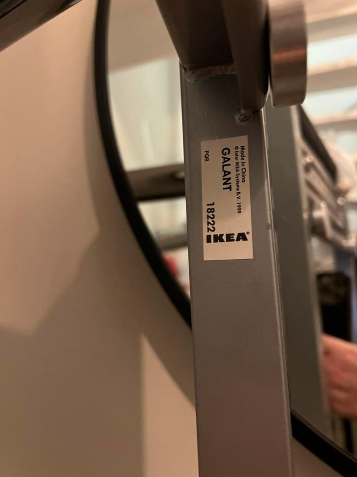 IKEA Galant Bureau - Stijlvol en Functioneel, Huis en Inrichting, Bureaus, Gebruikt, Bureau, In hoogte verstelbaar, Ophalen