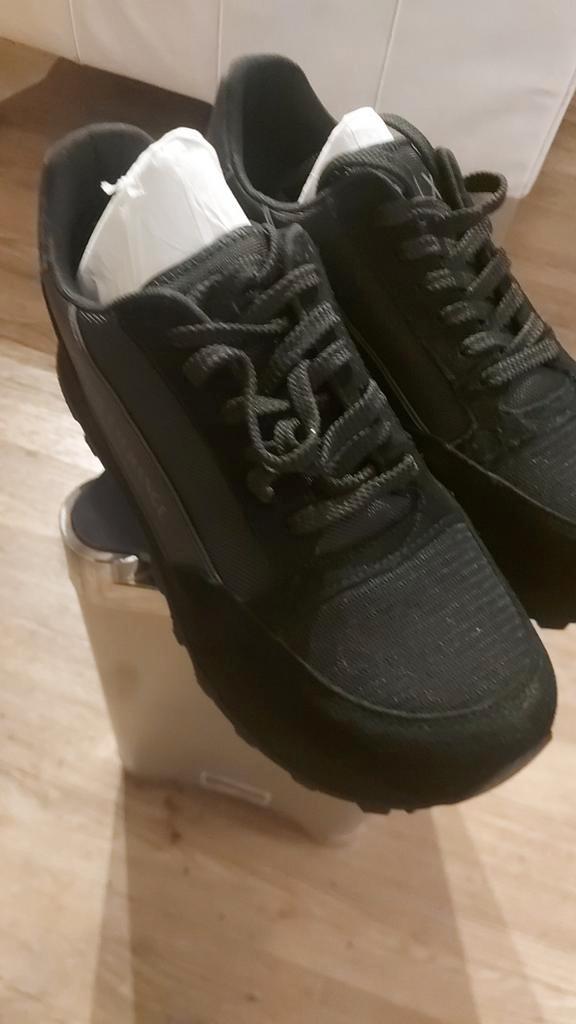 Gloednieuwe !! ARMANI Exchange schoenen ( 42 -43, Kleding | Heren, Overhemden, Nieuw, Zwart, Ophalen of Verzenden