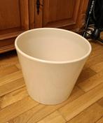 2 zelfde plantenbakken crème, Tuin en Terras, Bloempotten, 25 tot 40 cm, Rond, Ophalen of Verzenden, Zo goed als nieuw