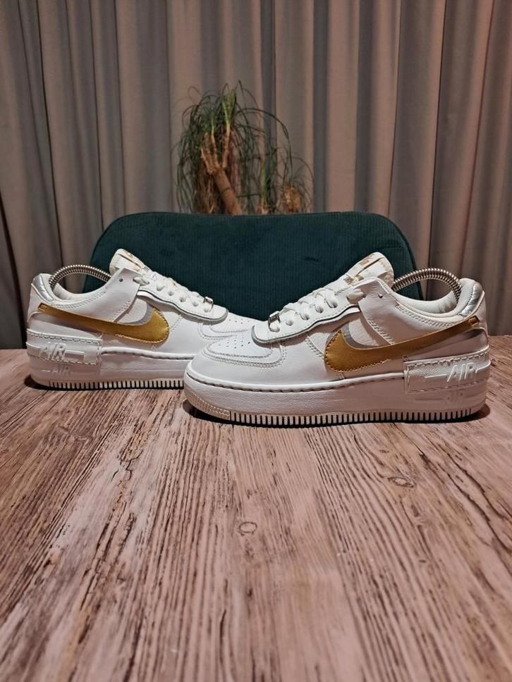 Nike Air Force 1 Shadow 'Silver & Gold' Size 36,5, Kleding | Dames, Schoenen, Gedragen, Sneakers of Gympen, Wit, Ophalen of Verzenden