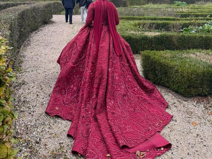 Henna jurk / Kinalik, Kleding | Dames, Trouwkleding en Trouwaccessoires, Gedragen, Trouwjurk, Rood, Ophalen