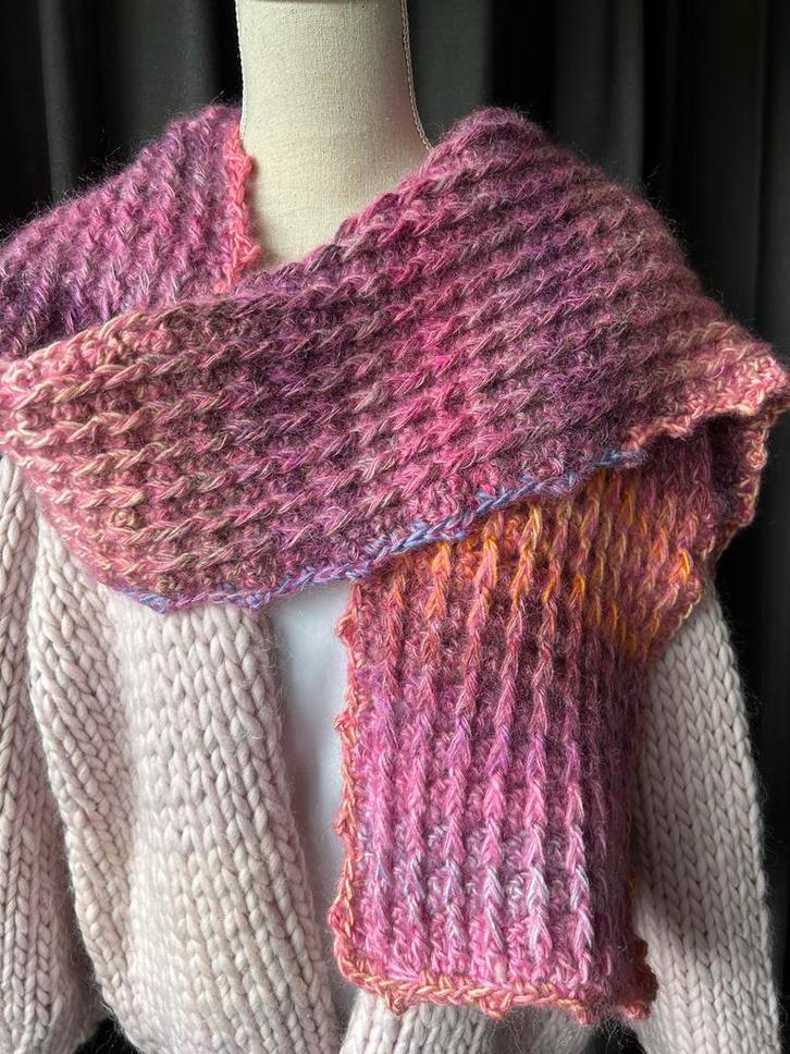 Handgemaakte Gehaakte Sjaal, Kleding | Dames, Mutsen, Sjaals en Handschoenen, Nieuw, Sjaal, Ophalen of Verzenden