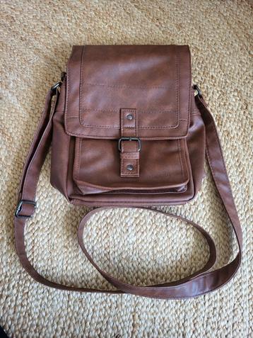 Crossbody schoudertas bruin merk Daniel Ray medium formaat beschikbaar voor biedingen