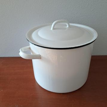 Hoge emaille pan beschikbaar voor biedingen