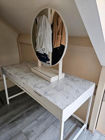 Tafel + spiegel – ideaal als kaptafel combinatie  beschikbaar voor biedingen