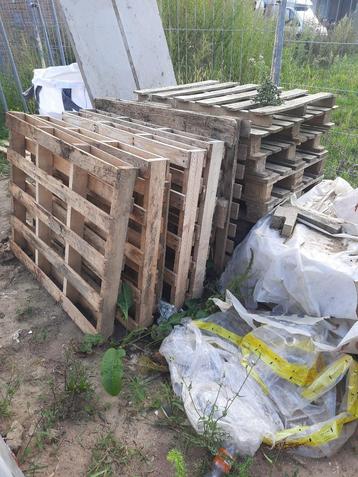 Pallets verschillende afmetingen gratis beschikbaar voor biedingen