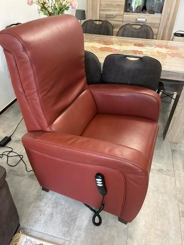 Te koop prachtige Elektrische Relaxstoel ,bruine kleur,leer beschikbaar voor biedingen