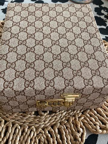 Gucci opbergdoos  zonnebrillendoos nieuw sieraden etc beschikbaar voor biedingen