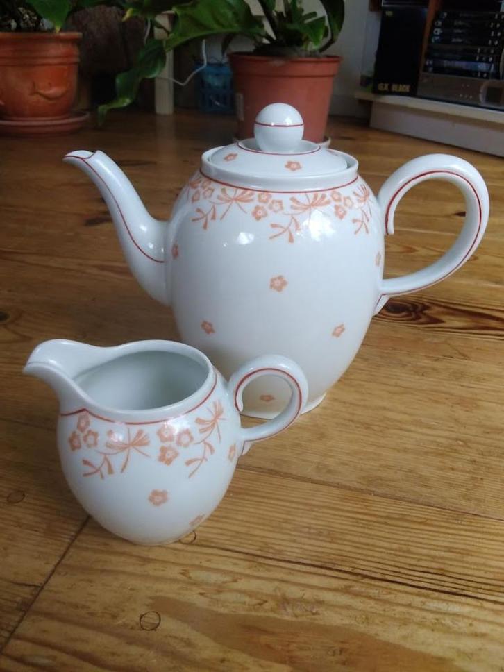 Koffiepot / koffiekan Beyer & Bock Volkstedt, GRATIS melkkan, Antiek en Kunst, Antiek | Porselein, Ophalen of Verzenden