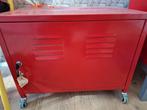Rood locker kastje., Ophalen, Zo goed als nieuw