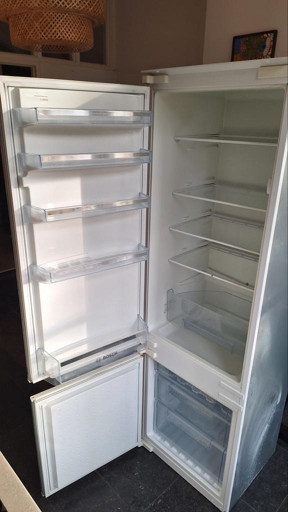 Nette Bosch Koel-Vriescombinatie inbouw, Witgoed en Apparatuur, Koelkasten en IJskasten, Gebruikt, Met vriesvak, 150 tot 200 liter