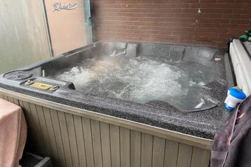 Fonteyn Jacuzzi 4 pers. (defect warmteelement) + Warmtepomp  beschikbaar voor biedingen