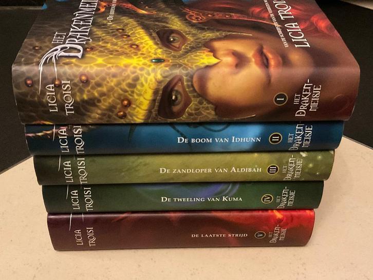 Fantasy boeken Licia Troisi Drakenmeisje reeks compleet, Boeken, Fantasy, Gelezen, Ophalen of Verzenden