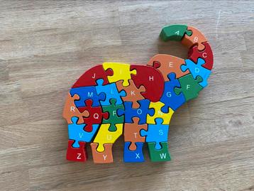 Houten alfabet puzzel olifant beschikbaar voor biedingen