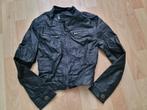 zwarte imitatie leer jas, maat 122/128, Kinderen en Baby's, Kinderkleding | Maat 122, Ophalen of Verzenden, Zo goed als nieuw