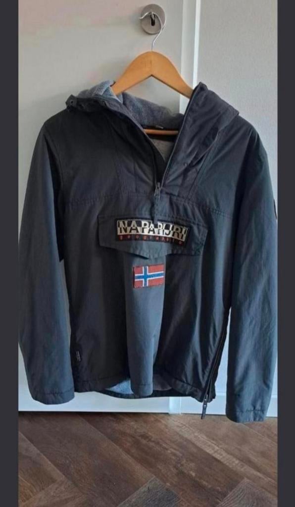 Grijze napapijri jas, Kleding | Heren, Jassen | Winter, Ophalen of Verzenden, Zo goed als nieuw, Grijs