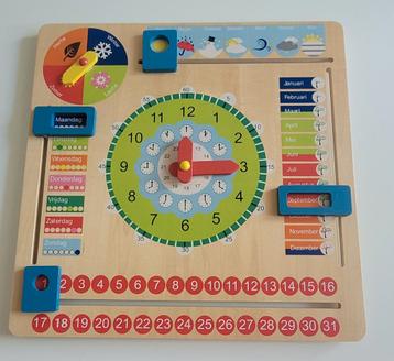 Classic New Toys - Houten kalenderklok beschikbaar voor biedingen