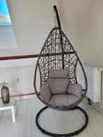 Twee hangstoelen/ eggchairs, Ophalen, Zo goed als nieuw