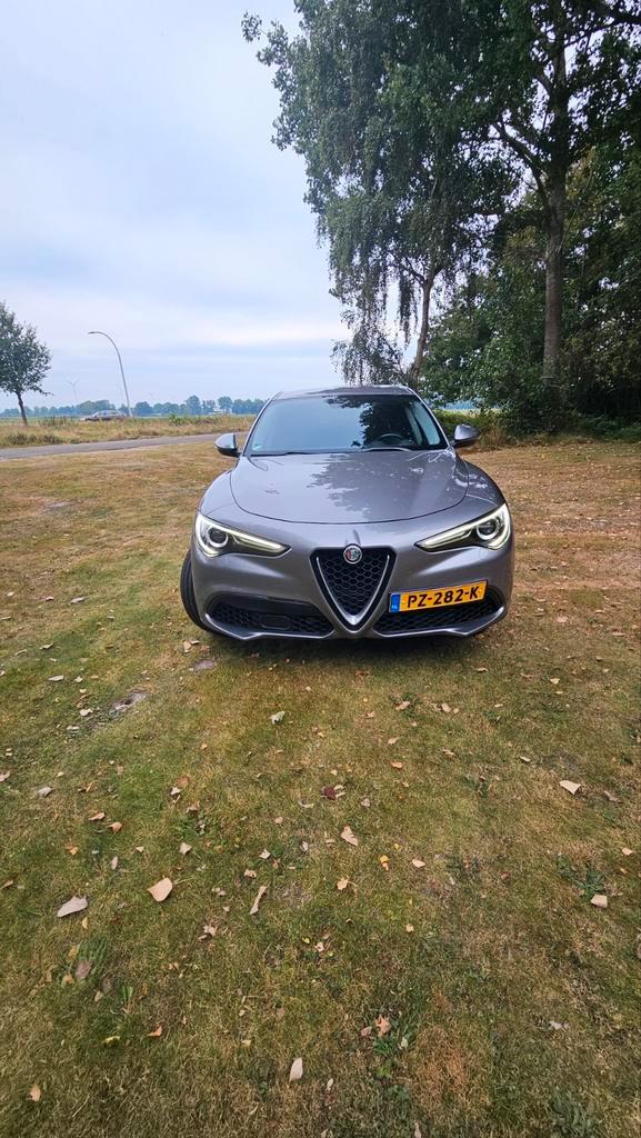 Alfa Romeo Stelvio 2.0 280pk AT AWD 2017 Grijs, Auto's, Alfa Romeo, Particulier, Stelvio, Benzine, D, SUV of Terreinwagen, Automaat