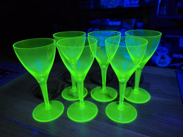 Set van 6 Uranium Glas wijnglazen., Antiek en Kunst, Antiek | Glas en Kristal, Ophalen of Verzenden