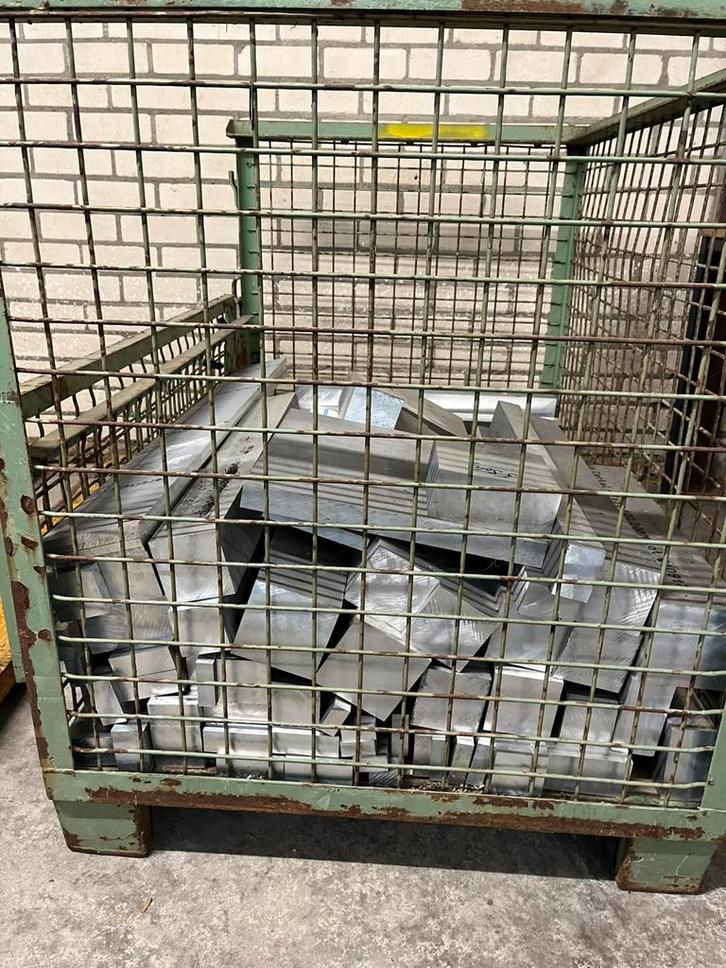 Te koop: 550 kg CNC-geschikt aluminium blokmateriaal, Doe-het-zelf en Verbouw, IJzerwaren en Bevestigingsmiddelen, Zo goed als nieuw