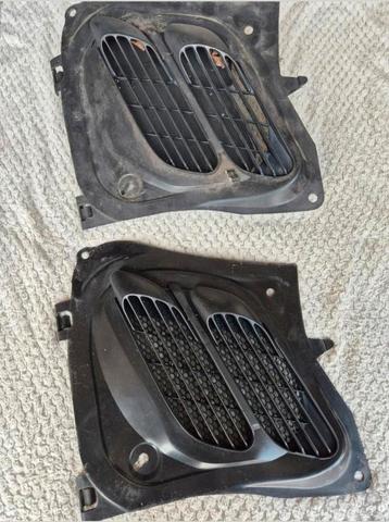 Peugeot 206 standaard luchtinlaat (motorkap). beschikbaar voor biedingen