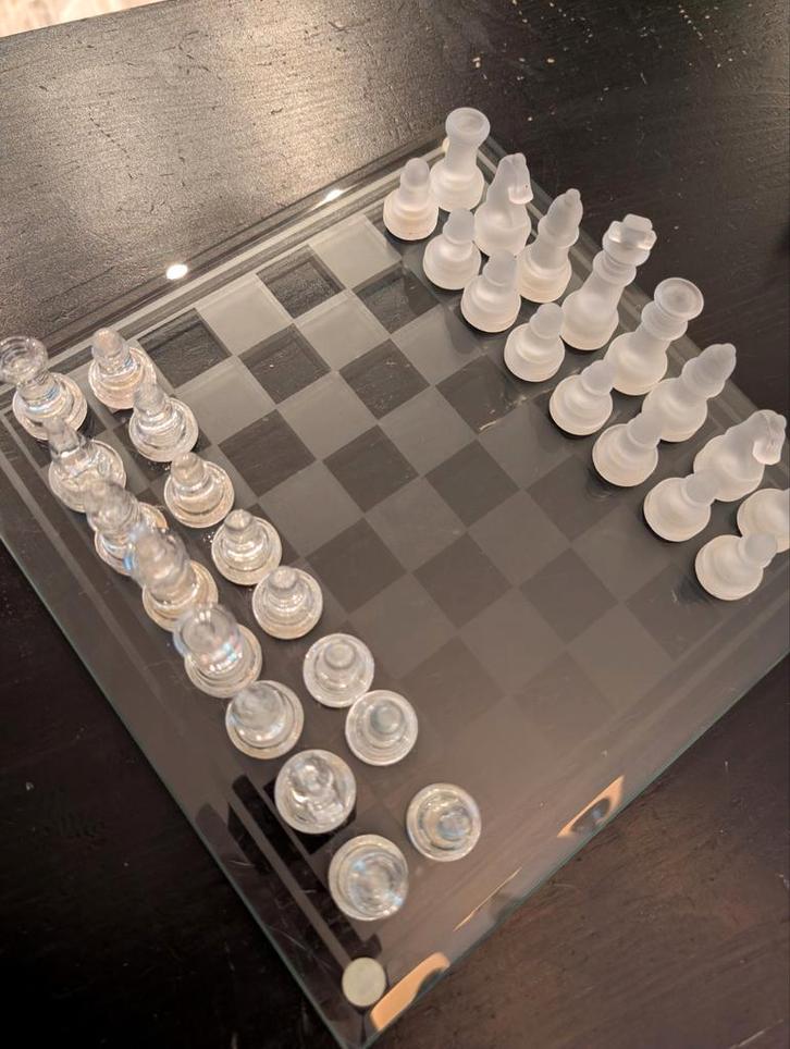 Glazen Schaakspel - Elegant en Tijdloos, Hobby en Vrije tijd, Gezelschapsspellen | Bordspellen, Zo goed als nieuw, Een of twee spelers