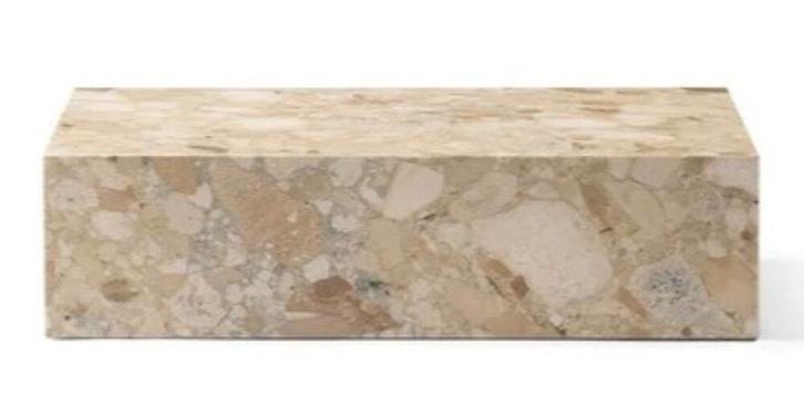 Menu Plinth Low ( Audo Copenhagen) marmer salontafel, Huis en Inrichting, Tafels | Salontafels, Zo goed als nieuw, Minder dan 50 cm