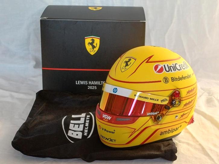 Lewis Hamilton Ferrari 2025 minihelm Bell 1/2, Verzamelen, Automerken, Motoren en Formule 1, Nieuw, Formule 1, Ophalen of Verzenden