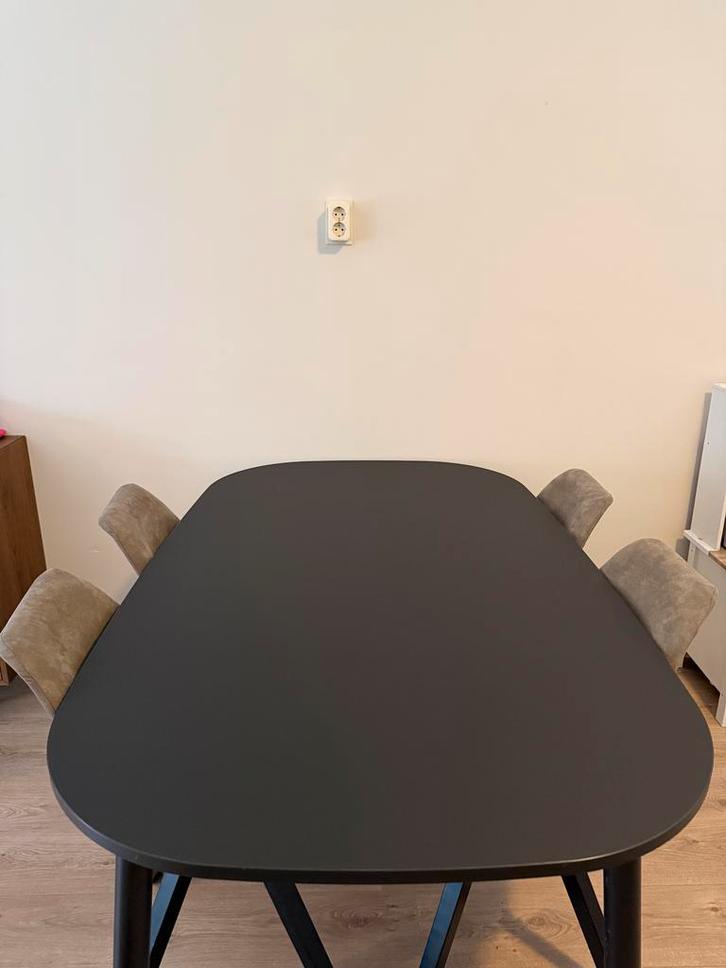 IKEA VEDBO eettafel + 4 taupe stoelen, Huis en Inrichting, Tafels | Eettafels, Gebruikt, Ophalen