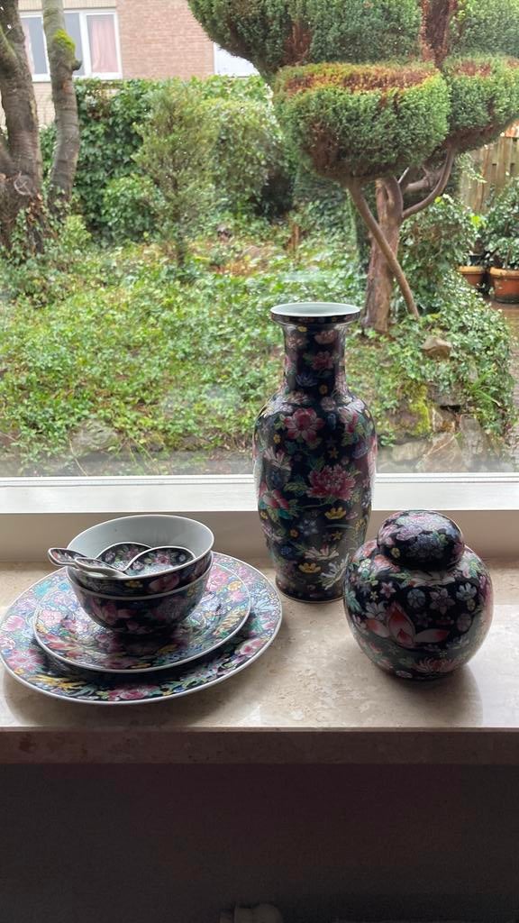 China | Famille Noire Millefleurs servies | vintage | 8 dlg, Ophalen of Verzenden, Zo goed als nieuw, Overige stijlen, Porselein