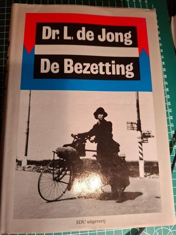Dr. L. de Jong - De Bezetting (Drie delen in 1 band) beschikbaar voor biedingen