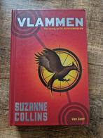 Boek suzanne collins vlammen deel 2 hardcover young adult ya, Boeken, Ophalen of Verzenden, Zo goed als nieuw