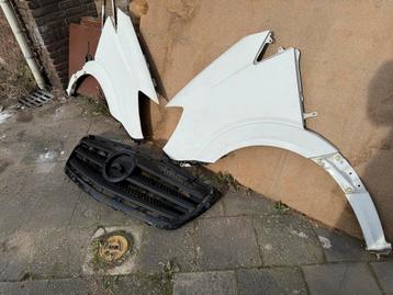 Mercedes Bus Spatborden & Grill beschikbaar voor biedingen