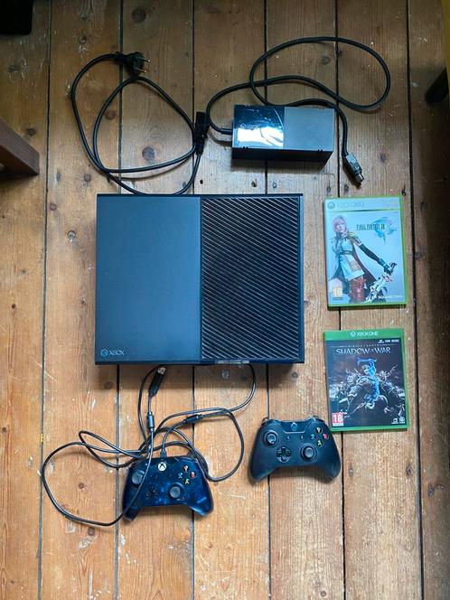 Xbox one + controllers en spellen, Spelcomputers en Games, Spelcomputers | Xbox One, Zo goed als nieuw, Xbox One, 500 GB, Met 2 controllers