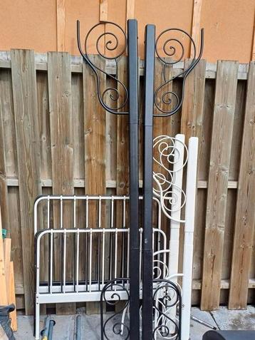 2x metalen eenpersoonsbed wit en zwart
