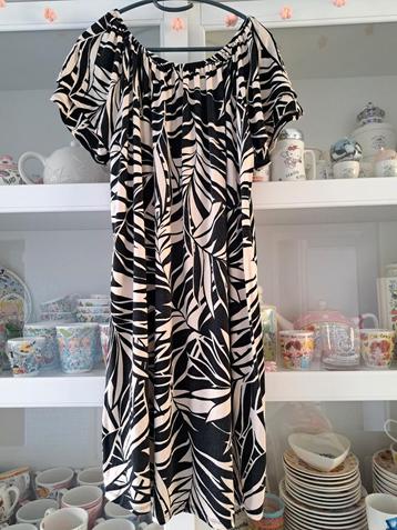 Zwart-Witte Jurk Maat L beschikbaar voor biedingen