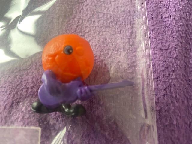 gitaarspeler sinaasappel uit ??? ferrero surprise eieren, Verzamelen, Verrassingseieren, Gebruikt, Ophalen of Verzenden