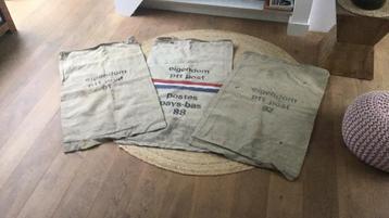 3 x postzak van de PTT beschikbaar voor biedingen