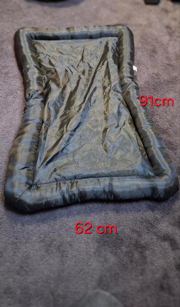Nieuw hondenkleed met antislip onderzijde beschikbaar voor biedingen
