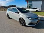 Toyota Auris 1.8 Hybrid 136pk CVT 2018 Grijs, Auto's, 28 km/l, Origineel Nederlands, Te koop, Volledig hybride