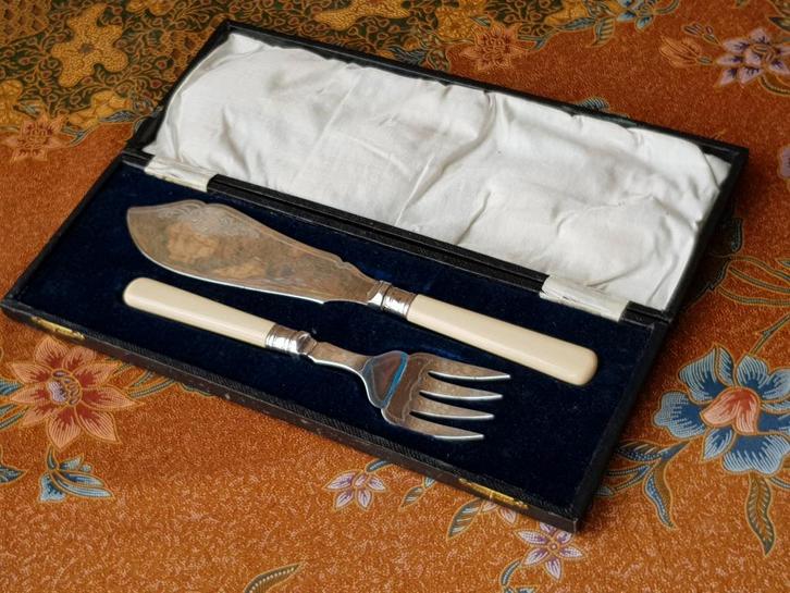 Mooi oud Engels silverplate viscouvert in een etui 32,6 cm., Antiek en Kunst, Antiek | Bestek, Ophalen of Verzenden