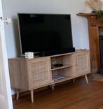 TV-meubel rotan, Ophalen, Met deur(en), 100 tot 150 cm, Zo goed als nieuw