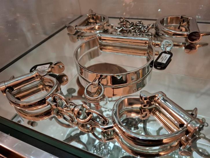 Handboeien - Voetboeien - Halsboei, Verzamelen, Militaria | Algemeen, Ophalen of Verzenden