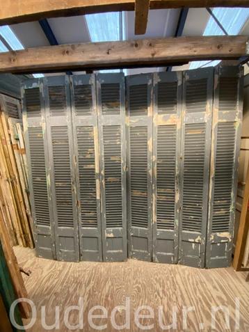 nr. L21a set van 8x louvre met paneeltje beschikbaar voor biedingen