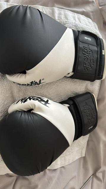 Kickbox / bokshandschoenen Ronin 12-oz beschikbaar voor biedingen