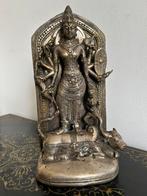 Bronzen beeld van Dewi Durga die de demon verslaat, Verzenden