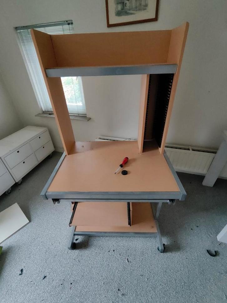 Degelijke en handige computerkast – praktisch en stevig, Huis en Inrichting, Kasten | Dressoirs, Zo goed als nieuw, 50 tot 100 cm