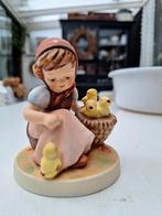 Goebel hummel beeldje Chick girl, Ophalen of Verzenden, Zo goed als nieuw, Hummel