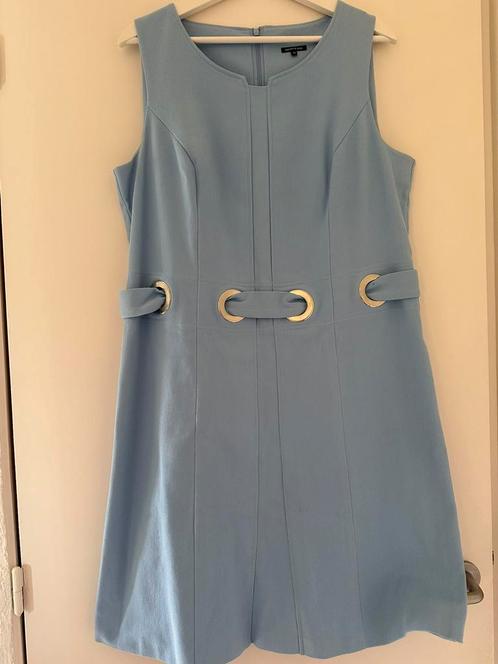 Caroline Biss lichtblauwe jurk 44, Kleding | Dames, Jurken, Zo goed als nieuw, Maat 42/44 (L), Blauw, Onder de knie, Verzenden